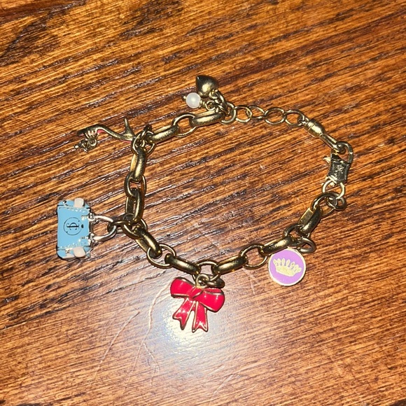 Beautiful gold charmed juicy couture girl bracelet - Picture 8 of 10